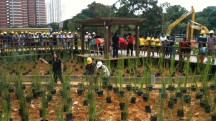 The staff from The Regent Singapore, A Four Seasons Hotel help revitalize the Alexandra Canal